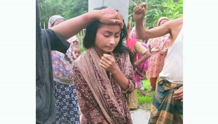 পুকুরে ভাসছিল ৮ মাসের সন্তান, পাড়ে বসে ছিলেন মা