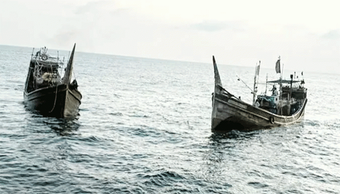 সাগর থেকে ৫ রোহিঙ্গা জেলেকে ধরে নিয়ে গেল আরাকান আর্মি