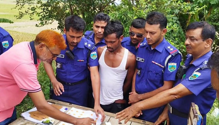 মোহনপুরে ৩৭০ পিস ইয়াবাসহ যুবক গ্রেপ্তার