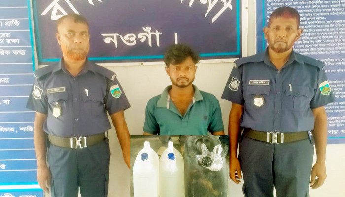 রাণীনগরে ৪০লিটার মদ ও ট্যাপেন্টাডলসহ দুইজন আটক