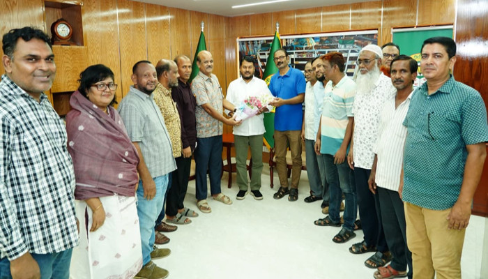 যুগোপযোগী বাজেট ঘোষণা করায় রাসিক প্রশাসককে কর্মচারী ইউনিয়নের শুভেচ্ছা ও অভিনন্দন