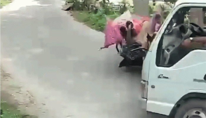 মাদারীপুরে কাভার্ডভ্যানের ধাক্কায় ব্যাটারিচালিত ভ্যানে থাকা চাচি-ভাতিজি নিহত