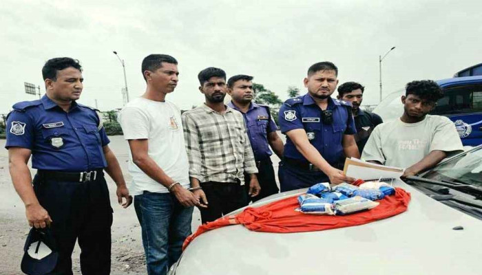 কুমিল্লায় প্রাইভেটকার তল্লাশি করে মিলল ১৬ হাজার পিস ইয়াবা