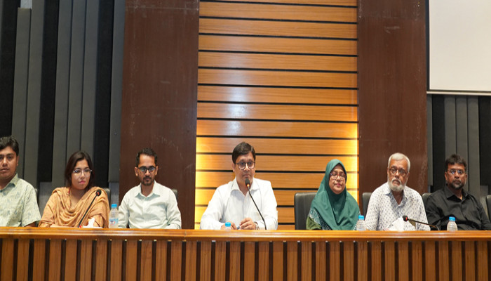 রাসিকের স্বাস্থ্যসেবা ও বর্জ্য ব্যবস্থাপনা কার্যক্রম পরিদর্শনে বারিন্দ মেডিকেল কলেজের শিক্ষার্থীরা