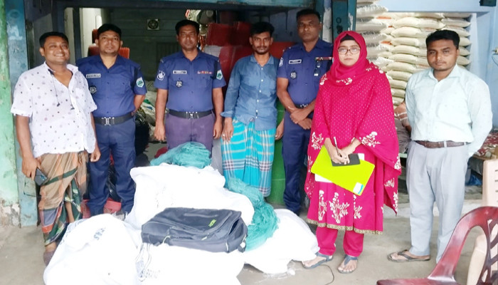 রাণীনগরে লক্ষাধীক টাকার নিষিদ্ধ রিং ও কারেন্ট জাল জব্দ