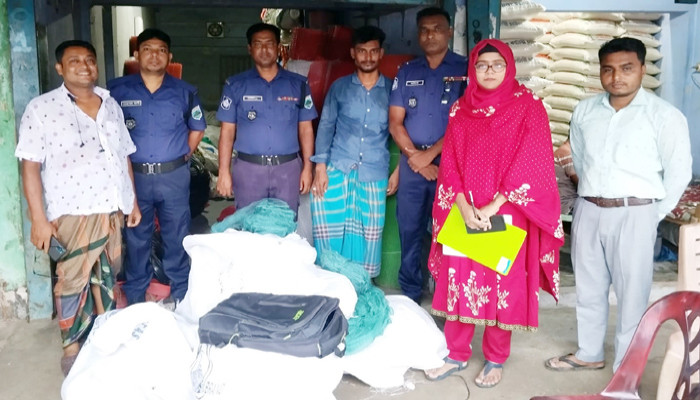 রাণীনগরে লক্ষাধীক টাকার নিষিদ্ধ রিং ও কারেন্ট জাল জব্দ