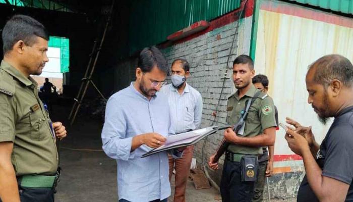 অনুমোদনহীন ব্যাটারি কারখানায় অভিযান, লাখ টাকা জরিমানা