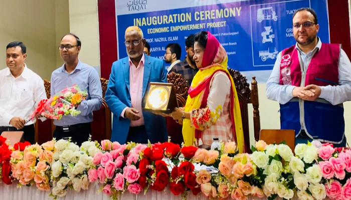 দুর্গাপুর-পুঠিয়ায়: অর্থনৈতিক ক্ষমতায়ন প্রকল্পের আওতায় অটোরিকশা, অটোমিল ও ট্রাইসাইকেল বিতরণ