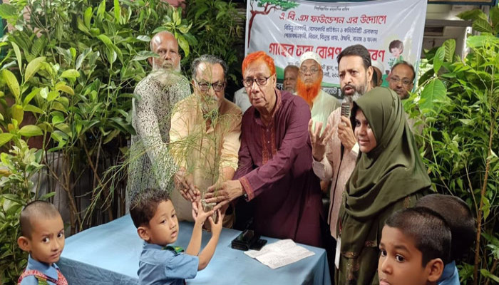 এবিএস ফাউন্ডেশনের উদ্যোগে জিনিয়াস প্রি-ক্যাডেট স্কুলে বৃক্ষরোপণ ও চারা বিতরণ অনুষ্ঠিত