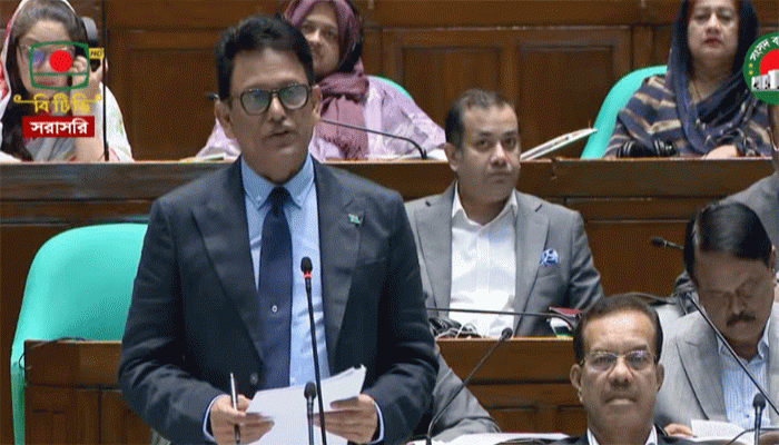 বিক্ষুব্ধ এইচএসসি পরীক্ষার্থীদের যে আশ্বাস শিক্ষামন্ত্রীর