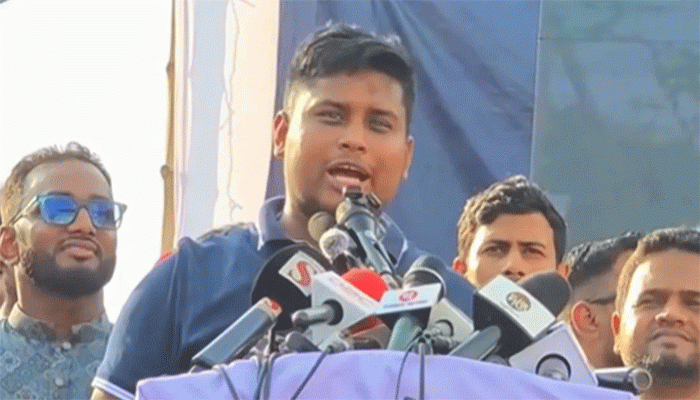 ‘এই ফার্মের মুরগিরা রাস্তায় এসেছে বলেই আজকে আপনি শিক্ষামন্ত্রী’: হাসনাত আবদুল্লাহ