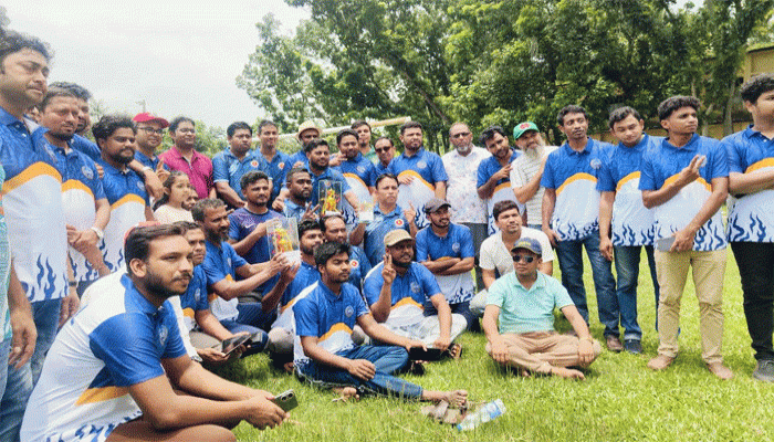সিংড়ায় উৎসবমুখর পরিবেশে প্রশাসন ও  সাংবাদিক প্রীতি ক্রিকেট ম্যাচ অনুষ্ঠিত