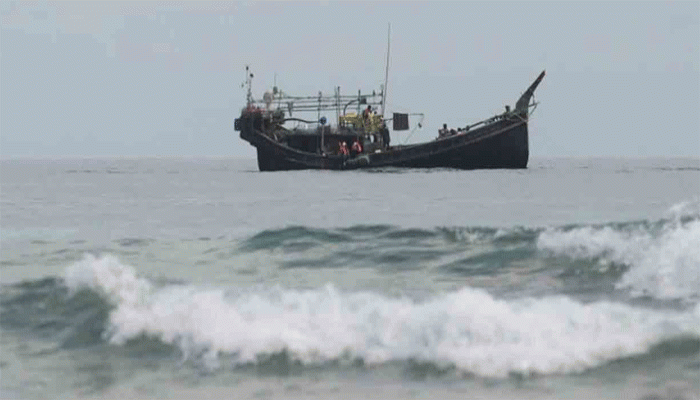 বঙ্গোপসাগরে নৌকাডুবি হয়ে মৃত্যুর আশঙ্কা ৫০০ রোহিঙ্গার
