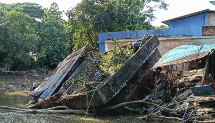 চট্টগ্রামে আকস্মিক বন্যায় লন্ডভন্ড সাতকানিয়া