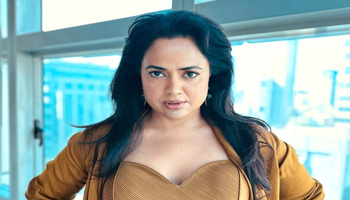 ‘শরীরের বিভিন্ন অংশ বড় করতে বলা হয়েছিল’, নিজের চেহারা নিয়ে আত্মবিশ্বাস ছিল না সমীরার?