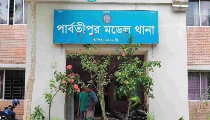 পার্বতীপুরে বাবার শাবলের আঘাতে প্রাণ গেলো ১৩ বছরের শিশুর