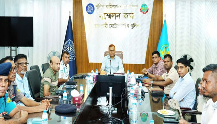 সড়ক নিরাপত্তা ও যাত্রীসেবায় জোর, সিএনজি মালিকদের সঙ্গে আরএমপির আলোচনা