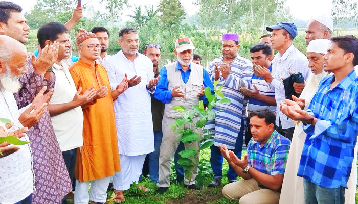 সংবর্ধিত হলেন সাবেক এমপি লালু ও প্রশাসক জাকির দুর্গাহাটা ইউনিয়ন পরিষদের আয়োজনে সংবর্ধনা অনুষ্ঠান ও বৃক্ষ রোপণ