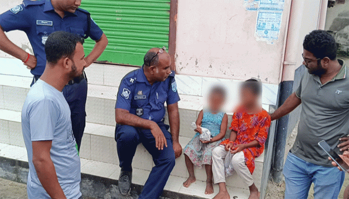 ‘টাকা নিয়ে আসি’, বলে ২ মেয়েকে রাস্তায় রেখে উধাও মা