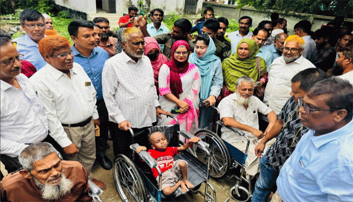 দুর্গাপুরে এডিপি প্রকল্পের আওতায় বিভিন্ন শিক্ষা  উপকরণ সামগ্রী বিতরণ