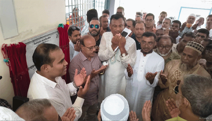 রাণীনগরে পরিদর্শন কক্ষের উদ্বোধন, ক্ষতিগ্রস্থ অসহায়, গরীব ও দু:স্থ্যদের মাঝে আর্থিক অনুদান প্রদান