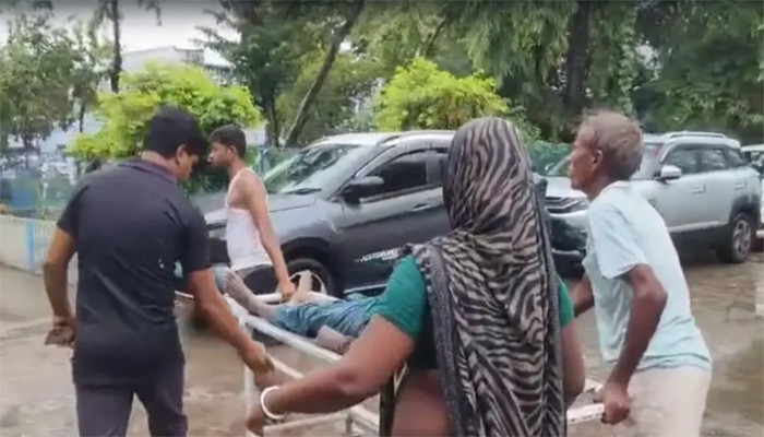 মুর্শিদাবাদে বজ্রপাতে কৃষকের মৃত্যু, আহত ৩; আতঙ্কে অসুস্থ ২ শিক্ষিকা