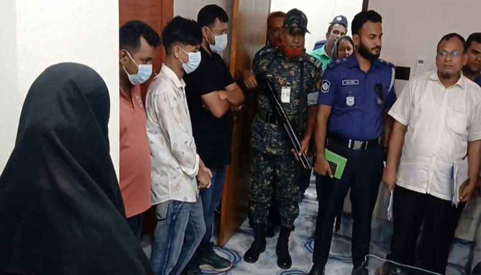গোপালগঞ্জে আবাসিক হোটেল থেকে পাঁচ নারীসহ আটক ১১