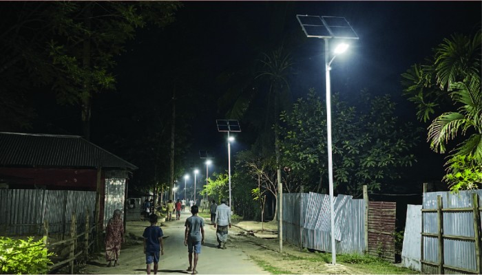 প্রবাসীদের অর্থায়নে সোলার লাইটে আলোকিত হচ্ছে আগ-চারান গ্রাম