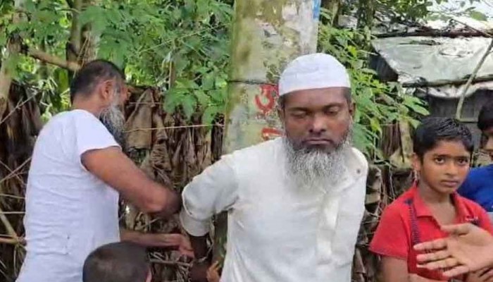 বলাৎকারের পর শিশুশিক্ষার্থীকে ৫ টাকা দিলেন শিক্ষক