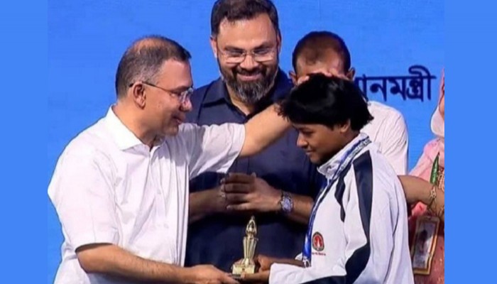 জাতীয় ফুটবলের মঞ্চে লালপুরের ফারিহা মনি