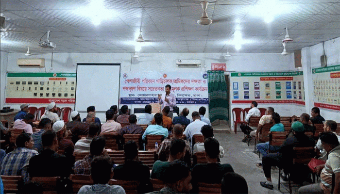 বিআরটিএ ও ডামের উদ্যোগে ৬৪০ গণপরিবহন চালককে প্রশিক্ষণ