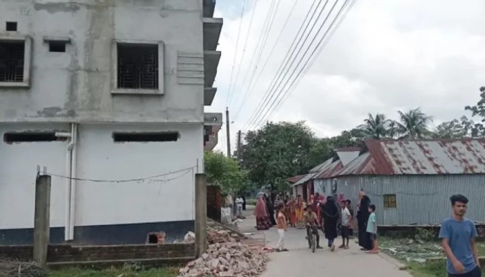নির্মাণাধীন ভবনে কাজ করার সময় বিদ্যুৎস্পৃষ্ট হয়ে নিচে পড়ে ২শ্রমিকের মৃত্যু