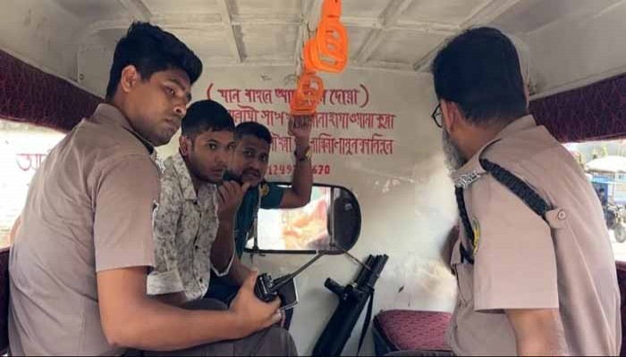 রাজশাহী কলেজে ছাত্রলীগের সম্পৃক্ততার অভিযোগে শিক্ষার্থী গ্রেপ্তার