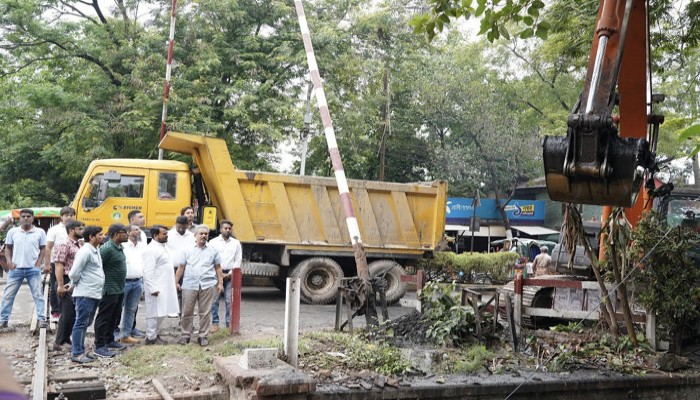 বর্ষায় জলাবদ্ধতা নিরসনে রাসিকের ড্রেন পরিষ্কার কার্যক্রম জোরদার