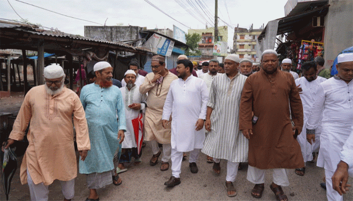 রাসিক প্রশাসকের আসাম কলোনী বায়তুল আমান জামে মসজিদে জুম্মার নামাজ আদায় ও এলাকা পরিদর্শন