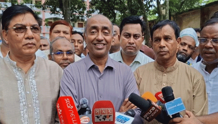হাসিনা দেশে এলে আমরা হাতকড়া নিয়ে দাঁড়িয়ে থাকব: আইনমন্ত্রী
