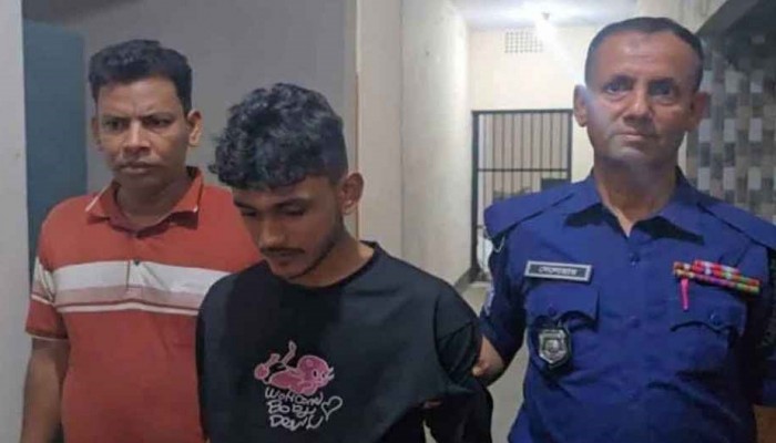 স্কুলফেরত শিশুকে উত্ত্যক্ত করে টিকটক ভিডিও, গ্রেপ্তার ১