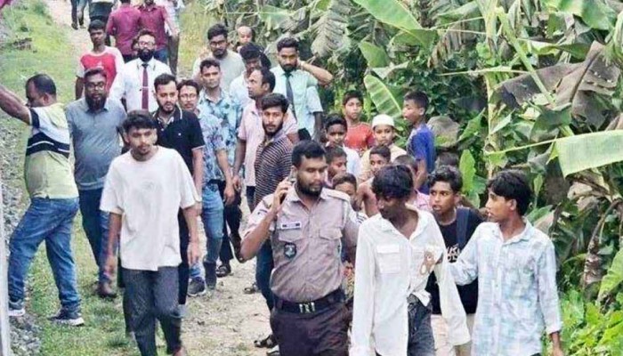 চলন্ত ট্রেনের এসির যন্ত্রাংশ চুরি করতে গিয়ে আটক  দুই যুবক