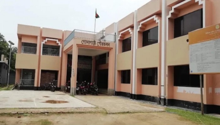 গোদাগাড়ী পৌরসভার উন্নয়ন কাজ দ্রুত গতিতে এগিয়ে চলেছে