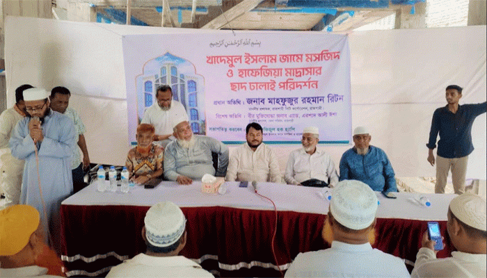 খাদেমুল ইসলাম জামে মসজিদ ও হাফেজিয়া মাদ্রাসার ছাদ ঢালাই কার্যক্রম পরিদর্শনে রাসিক প্রশাসক