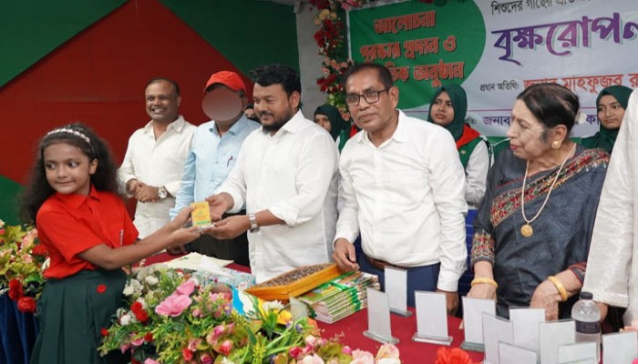 শিশুদের বৃক্ষপ্রেমে উদ্বুদ্ধ করতে রাজশাহীতে শিশু একাডেমির বৃক্ষরোপণ কর্মসূচি