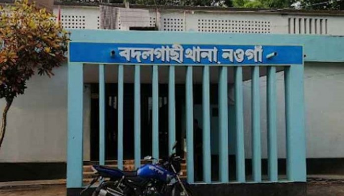 বদলগাছিতে  আ.লীগ নেতার হাঁসুয়ার কোপে যুবদল নেতার কবজি বিচ্ছিন্ন 