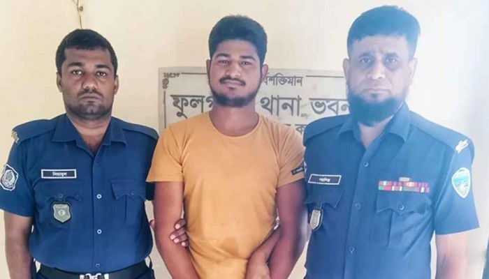 মুয়াজ্জিনের রুম থেকে রক্তাক্ত হয়ে বের হলো শিশুটি, ঘটনা কী