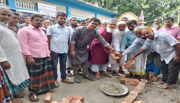 সিংড়ার বিলদহর গ্রামের কাঁচা রাস্তা সংস্কার কাজের উদ্বোধন