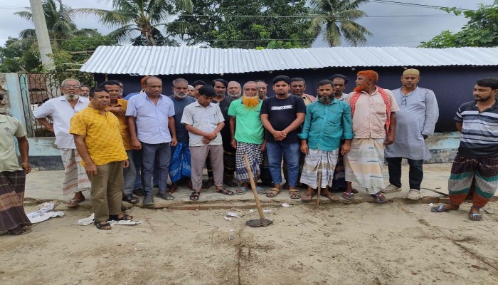 সরকারি সহায়তা ছাড়াই কাশিয়াপুকুর পুরাতন জামে মসজিদ পুনর্নির্মাণের উদ্যোগ