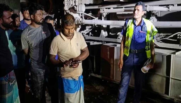 নলকায় বাস-ট্রাক সংঘর্ষে নিহত ২, আহত ১০