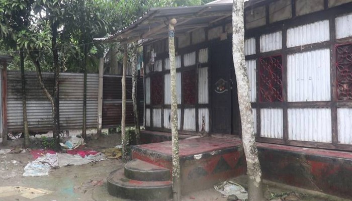 শরীয়তপুরে কুপ্রস্তাবে রাজি না হওয়ায় তরুণীকে ‘চোর’ সাজিয়ে নির্যাতন, গ্রেফতার ২