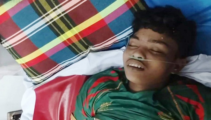 মান্দায় আর্জেন্টিনার পতাকা নামাতে গিয়ে বিদ্যুৎস্পৃষ্টে কিশোরের মৃত্যু