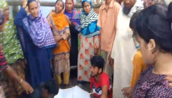 ঠাকুরগাঁওয়ে মোটরসাইকেলের ধাক্কায় প্রাণ গেল বৃদ্ধ ও কিশোরের,গুরুতর আহত আরও এক কিশোর