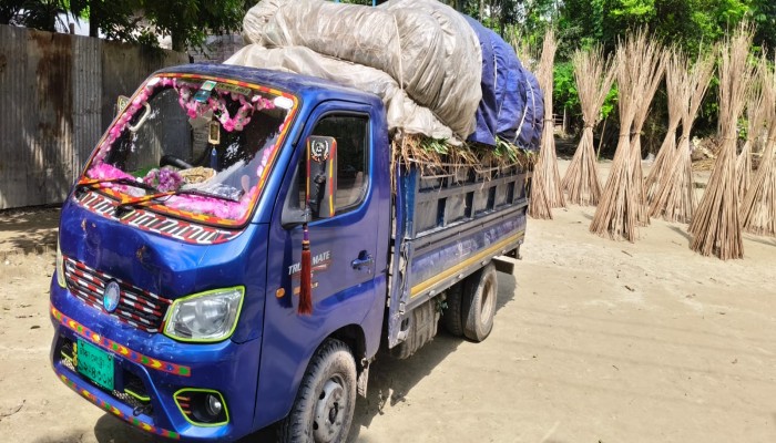 পুঠিয়ায় রাস্তা পার হতে গিয়ে পিকআপের ধাক্কায় বৃদ্ধ নিহত